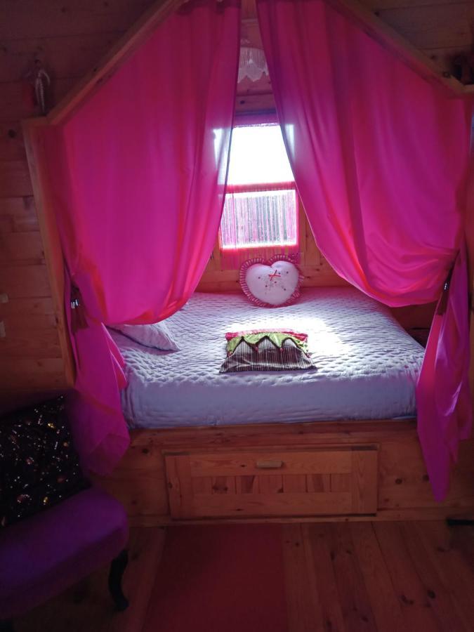Roulotte La Passe Pierre Bed and Breakfast Pendé Buitenkant foto
