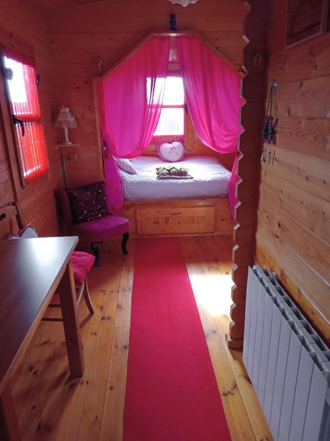 Roulotte La Passe Pierre Bed and Breakfast Pendé Buitenkant foto