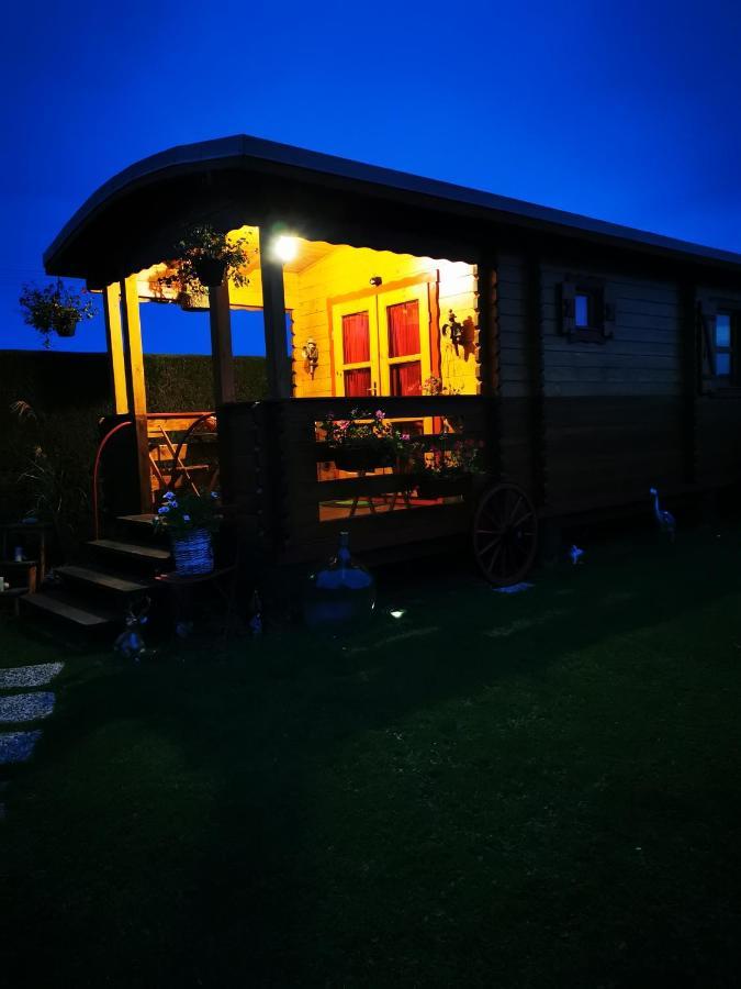 Roulotte La Passe Pierre Bed and Breakfast Pendé Buitenkant foto