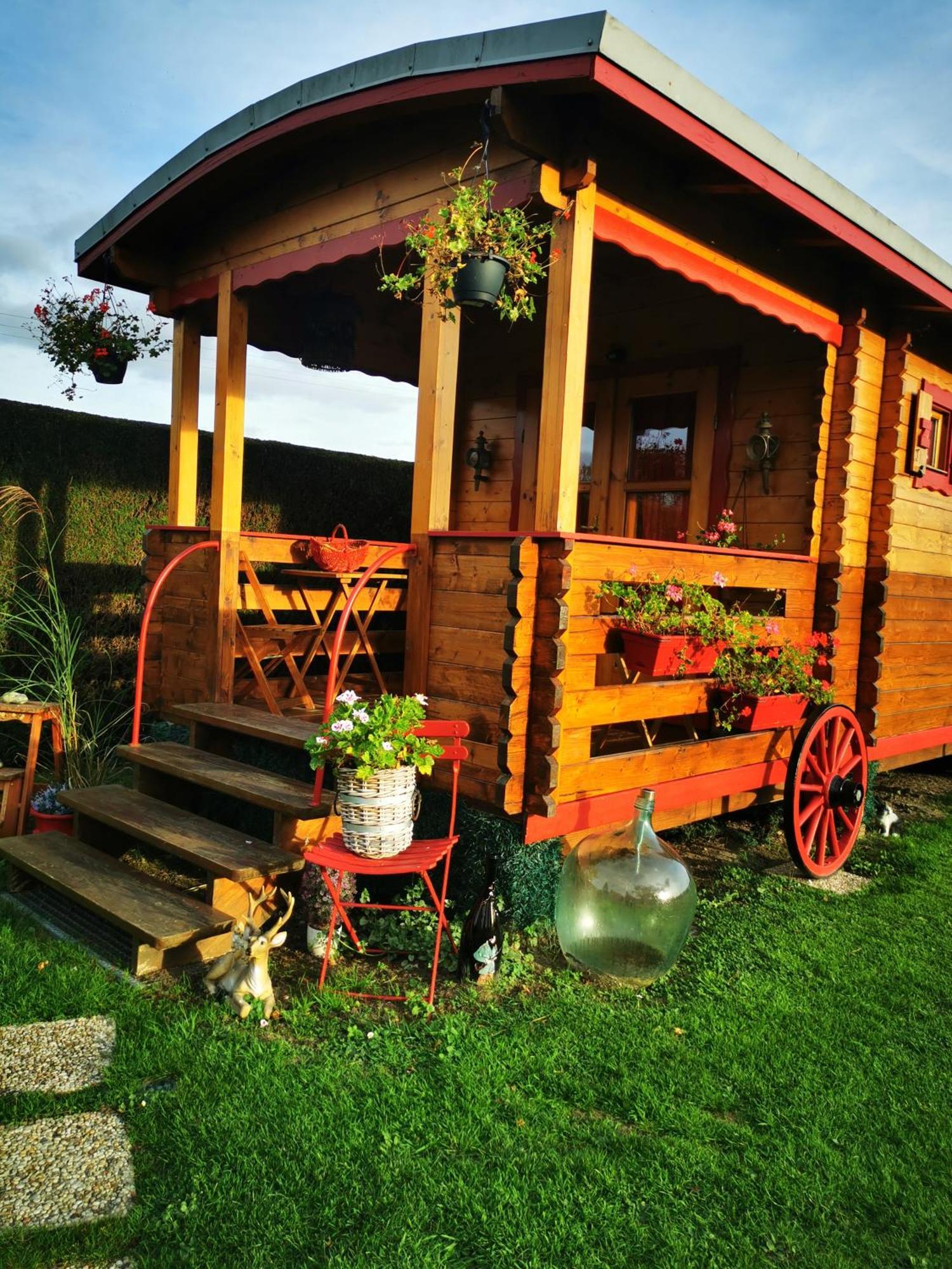 Roulotte La Passe Pierre Bed and Breakfast Pendé Buitenkant foto